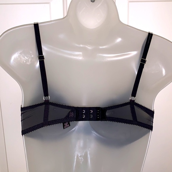 Pre loved Victoria Secret double push up bra with wire. 34C - Picture 5 of 8